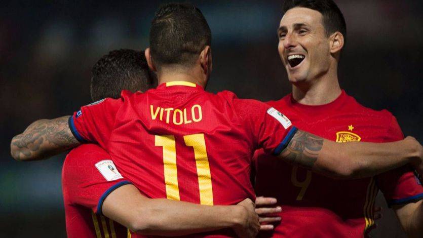 La Roja cumple con más goles que juego ante Macedonia (4-0)