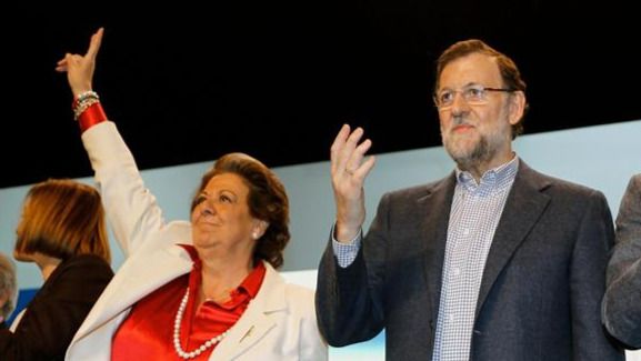 &gt; Rajoy, "enormemente apenado": "Se hace muy duro esto"