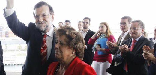 Rajoy se salta los consejos y asiste al funeral de Barberá mientras el PP levanta el 'veto'