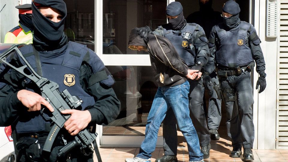 La Guardia Civil detiene a un yihadista español que se disponía a unirse al Estado Islámico