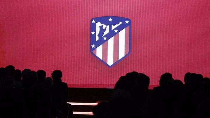 El Atlético de Madrid estrena escudo y rebautiza a su nuevo estadio