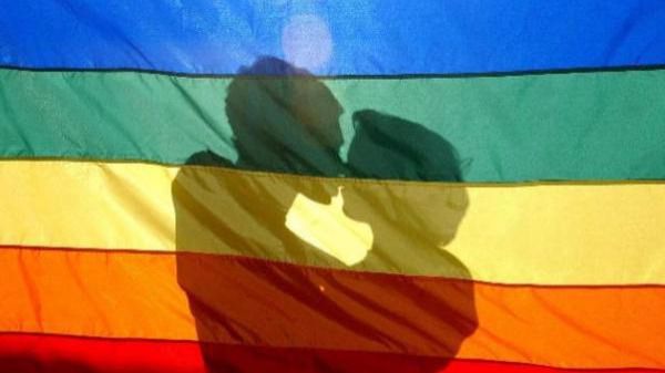 La polémica está servida con el libro que promete 'sanar la homosexualidad'