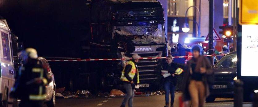 ¿Más terrorismo?: al menos 9 muertos y decenas de heridos por atropello de un camión en un mercado navideño de Berlín