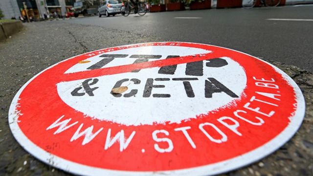 En Comú Podem lanza una campaña navideña para impulsar el rechazo social al CETA