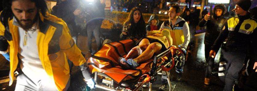 Turquía busca al asesino que disparó y mató a sangre fría al menos a 39 personas en el ataque a una discoteca en Estambul