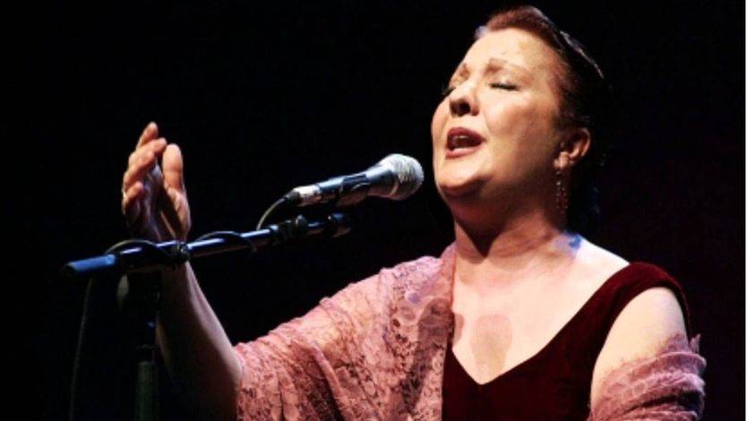 La mítica Carmen Linares, la mejor voz del flamenco, canta 'Verso a verso' a Miguel Hernández (vídeoentrevista)