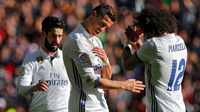 El Madrid se regala en Reyes una 'manita' frente al Granada (5-0) y el Atlético cumple en Eibar (0-2)