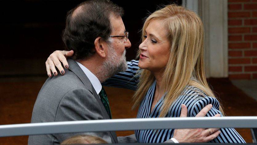 El desafío de Cifuentes caerá en saco roto: Rajoy mantendrá el sistema de elección del PP