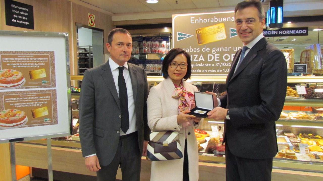 El Corte Inglés de Badajoz vende el roscón de reyes con un lingote de oro en su interior