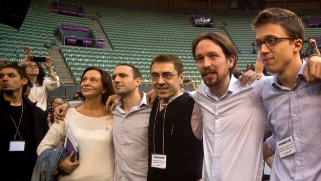 Carolina Bescansa, Luis Alegre, Juan Carlos Monedero, Pablo Iglesias e Íñigo Errejón en Vistalegre I