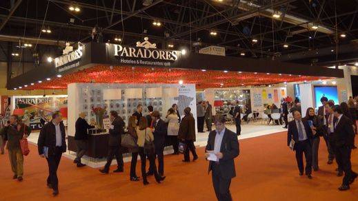 Paradores presenta en Fitur su oferta sostenible y ofrece un descuento del 10% en sus Cajas Regalo