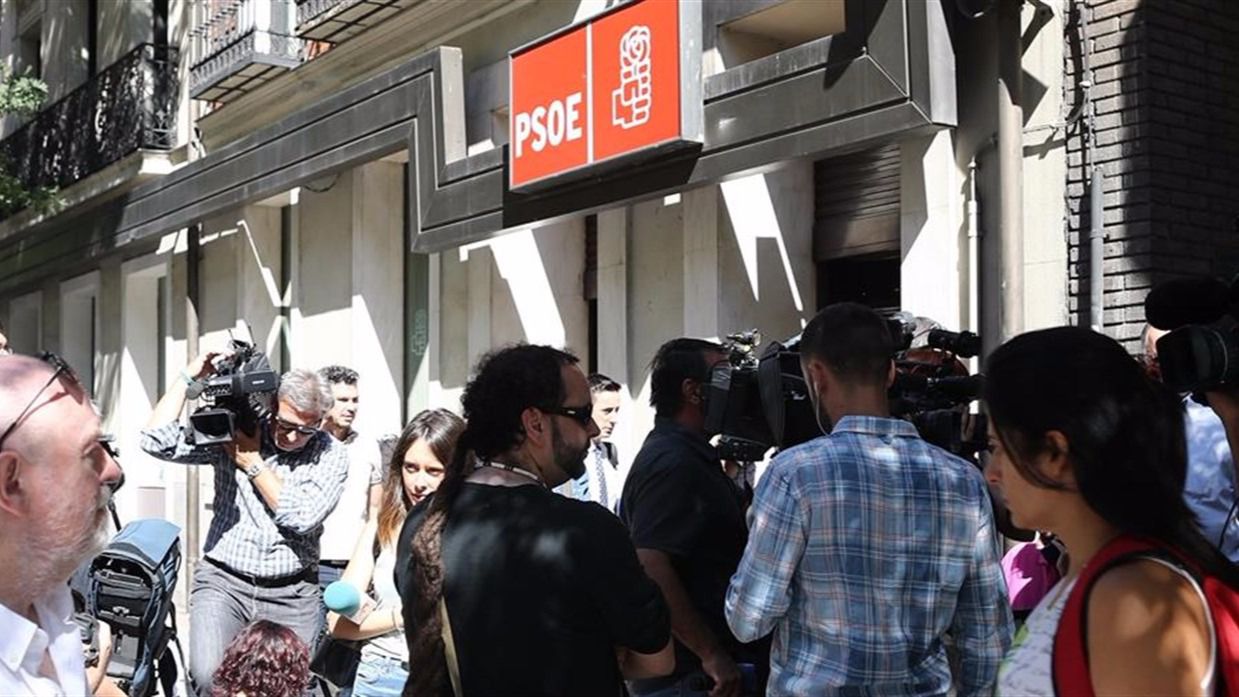 El PSOE se conjura contra Podemos en lugar de buscar un acercamiento: lo llama "populismo destructivo"