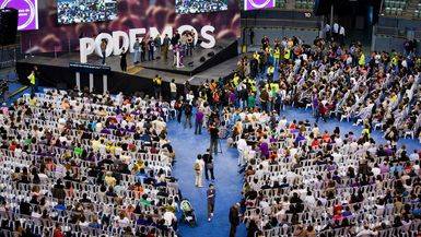 Vista del escenario y la pista en la primera Asamblea Ciudadana de Podemos