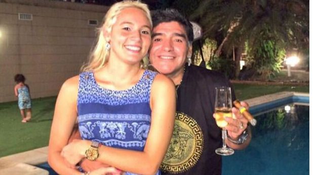 Maradona va de macarra en Madrid: discusión con su novia y amenazas a un periodista