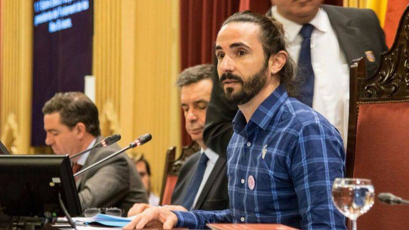 La indignante reacción contra el nuevo presidente del Parlament balear 'rojo' y 'podemita'