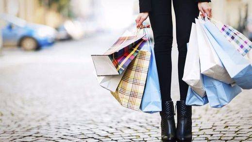 7 de cada 10 compran por esto ropa que no necesitan