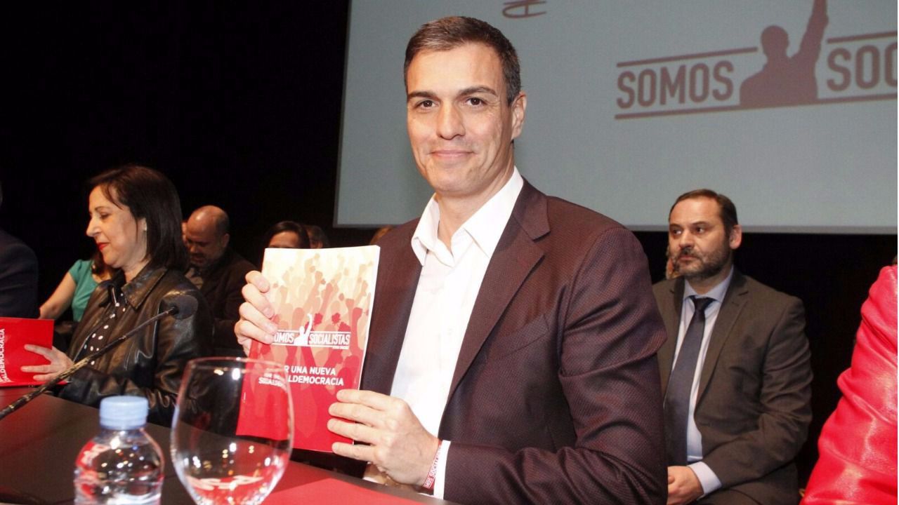 Sánchez: "una versión absolutamente roja y radicalizada", dicen voces conservadoras del PSOE