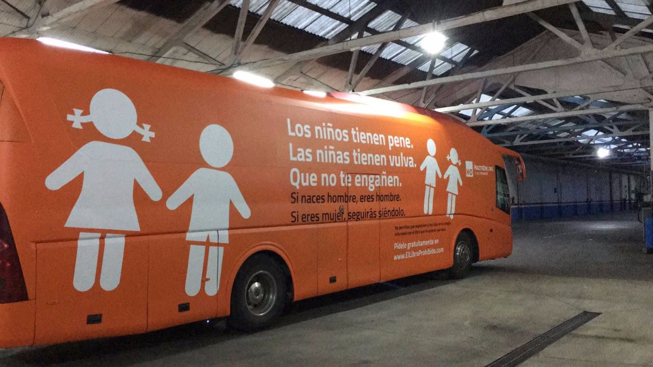 Valencia y Barcelona se suman a Madrid en el veto al autobús del horror