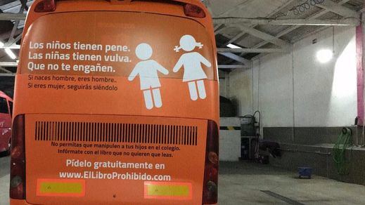 Un juez paraliza de forma cautelar el autobús de Hazte Oír sin ver indicio de delito