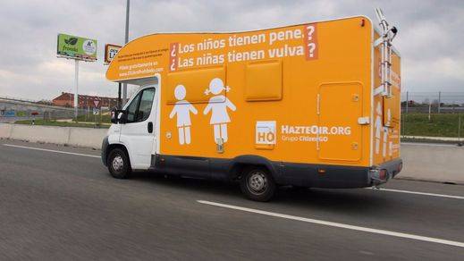 'Hazte Oír' cambia el autobús por una caravana para salvar su campaña de propaganda