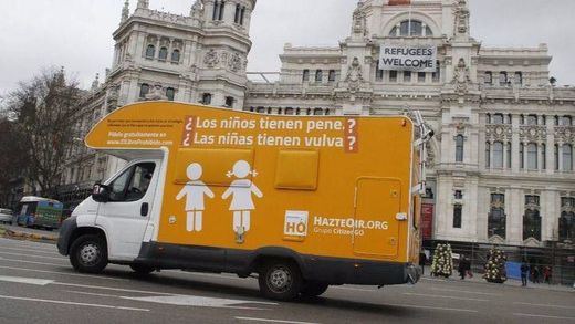 La autocaravana de Hazte Oír ha sido denunciada... aunque puede seguir circulando