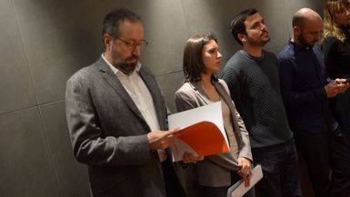 Juan Carlos Girauta (Cs), Irene Montero (Pod.) y Alberto Garzón (IU) esperan para comparecer tras registrar la comisión sobre el PP
