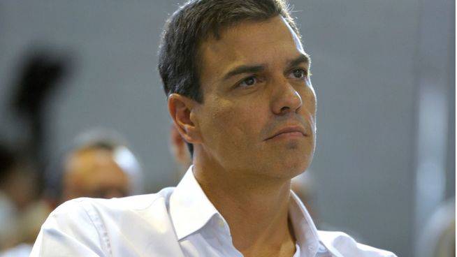 Sánchez cuelga el cartel de 'aforo completo' en Cádiz exigiendo 