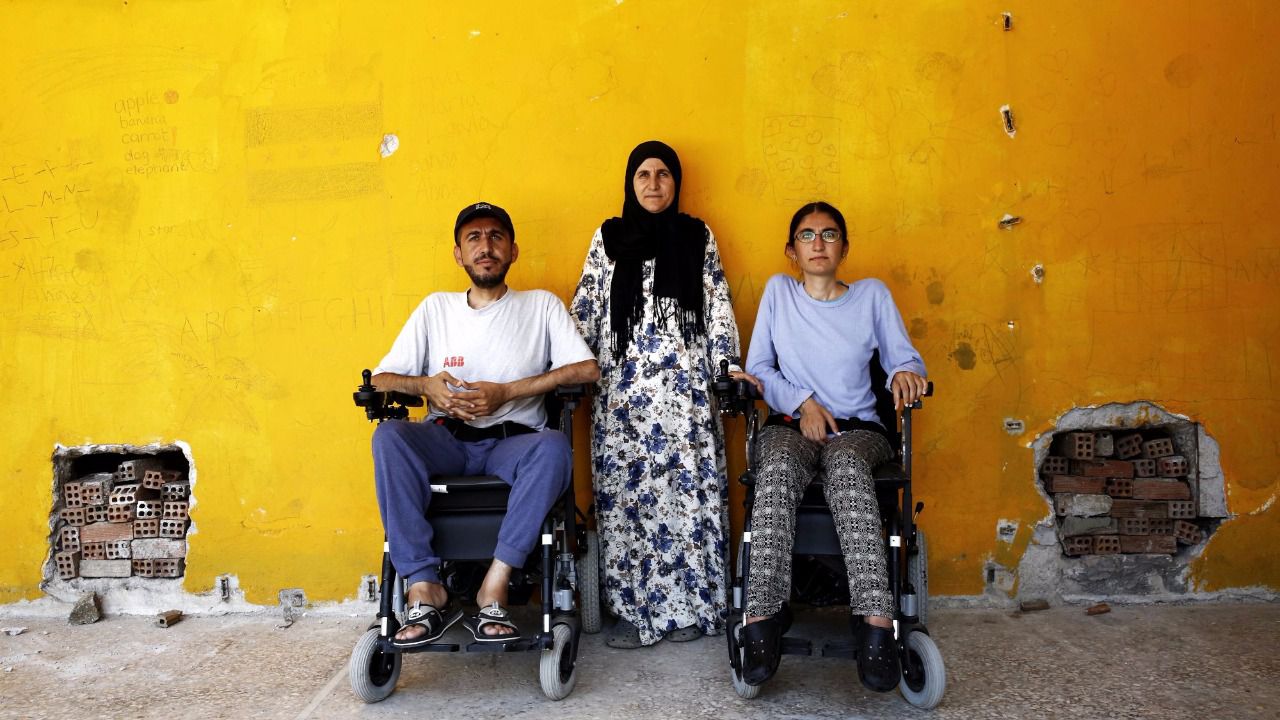 El increíble viaje de dos hermanos discapacitados que huyeron del infierno sirio