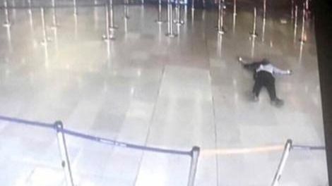 Abatido a tiros por la policía un hombre que robó el arma a un soldado en el aeropuerto de Orly