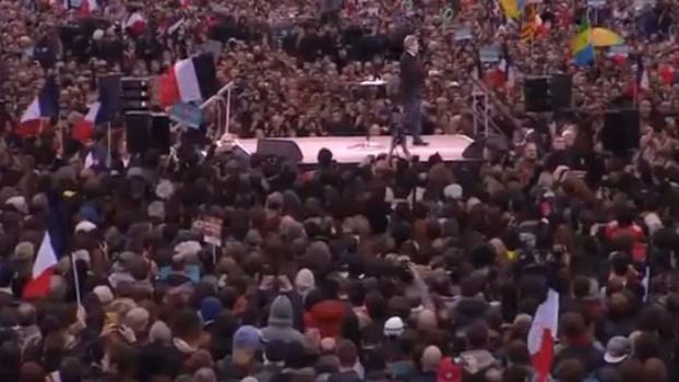 Jean-Luc Mélenchon, el candidato 'olvidado' de la izquierda francesa, hace una demostración de fuerza