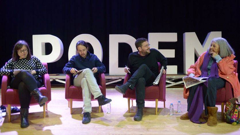 Pablo Iglesias participa en un acto junto a Albano-Dante, secretario general de Podem, Noelia Bail, secretaria de feminismos de Podem; y Àngels Martínez, responsable de economía de Podem.