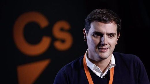 Rivera, que apoyará a Rajoy en los presupuestos, afirma sin rubor: 