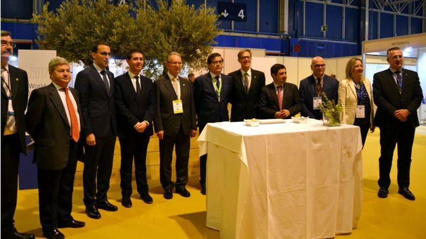 Gran expectación en la apertura del más ambicioso encuentro del aceite de oliva con 54 empresas de la región
