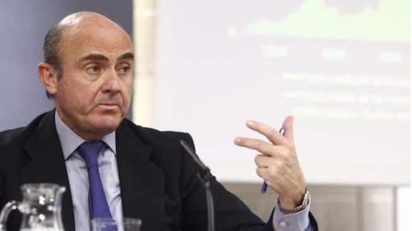 Guindos presume del funcionamiento del mercado hipotecario que está reduciendo los desahucios