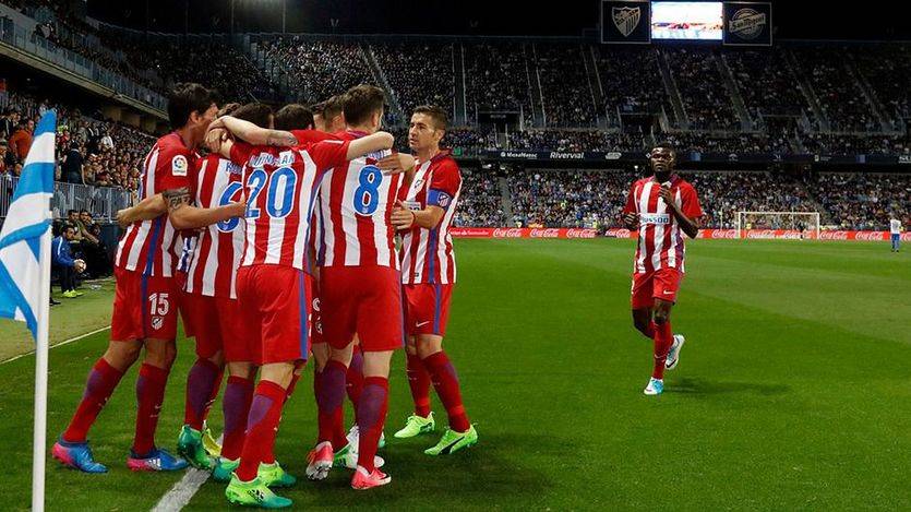 El Atlético coge carrerilla y ya es tercero tras ganar en Málaga (0-2)