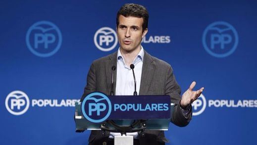 El PP sigue defendiendo al presidente de Murcia pese a estar entre la espada y la pared