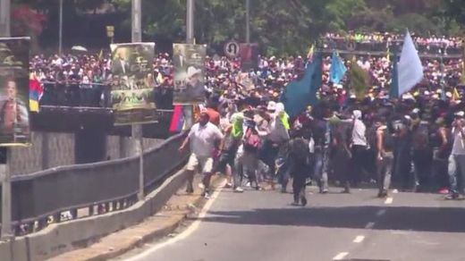 Choque entre la policía y la oposición en Venezuela