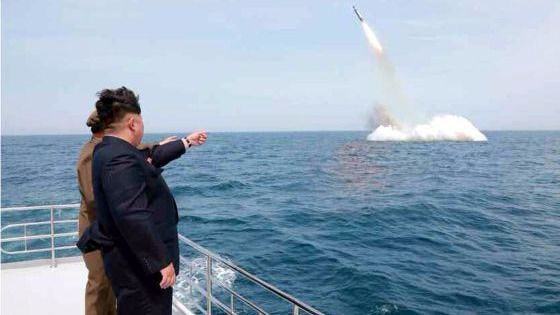 Corea del Norte lanza un misil sin éxito después de alardear de su armamento nuclear