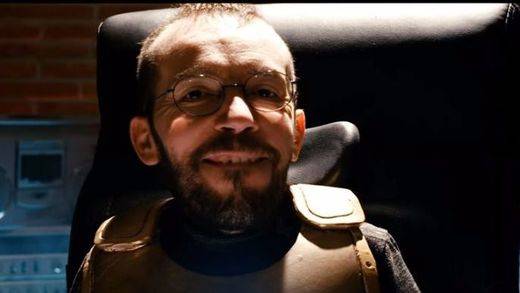 Pablo Echenique en el videoclip 'Funky robot'