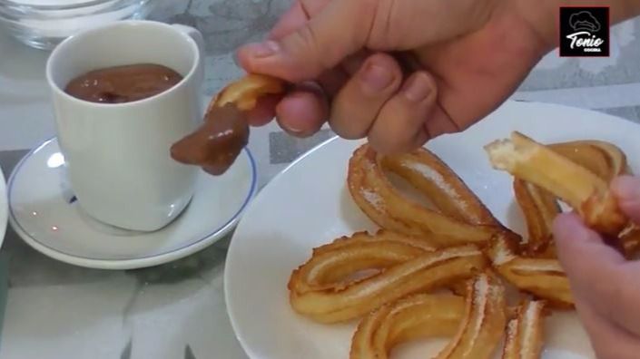 Descubre co&#769;mo hacer churros caseros