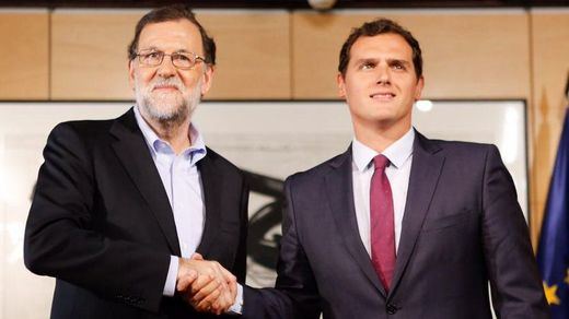 Rajoy y Rivera, entusiasmados, felicitan a Macron por su gran victoria