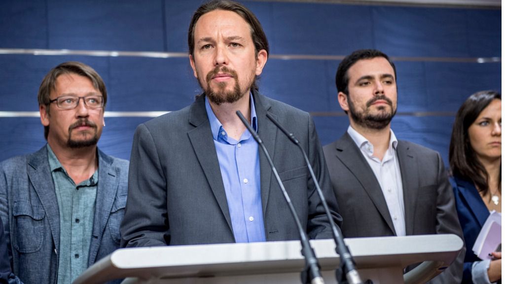 Los dos grandes escenarios que debate Unidos Podemos para presentar la moción contra Rajoy