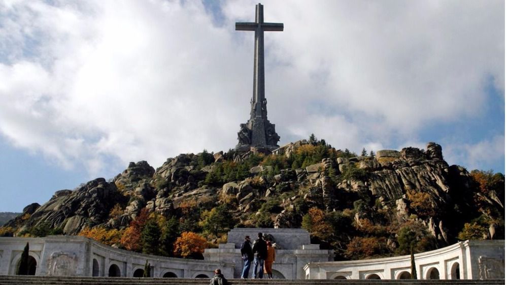 Contra todo pronóstico, la izquierda se divide sobre sacar a Franco del Valle de los Caídos