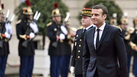 Macron toma posesión con 'grandeur': promete relanzar a Francia y a la Unión Europea