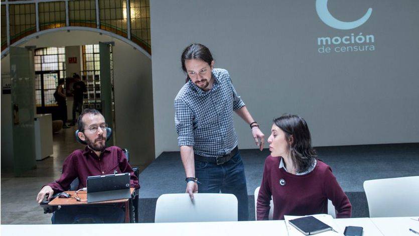 Pablo Iglesias, Irene Montero y Pablo Echenique durante la reunión del 'Gobierno en la sombra' sobre la moción de censura