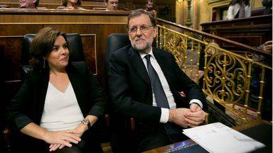 Anécdotas del debate de los Presupuestos: el error de Rajoy al votar y los sillones rotos