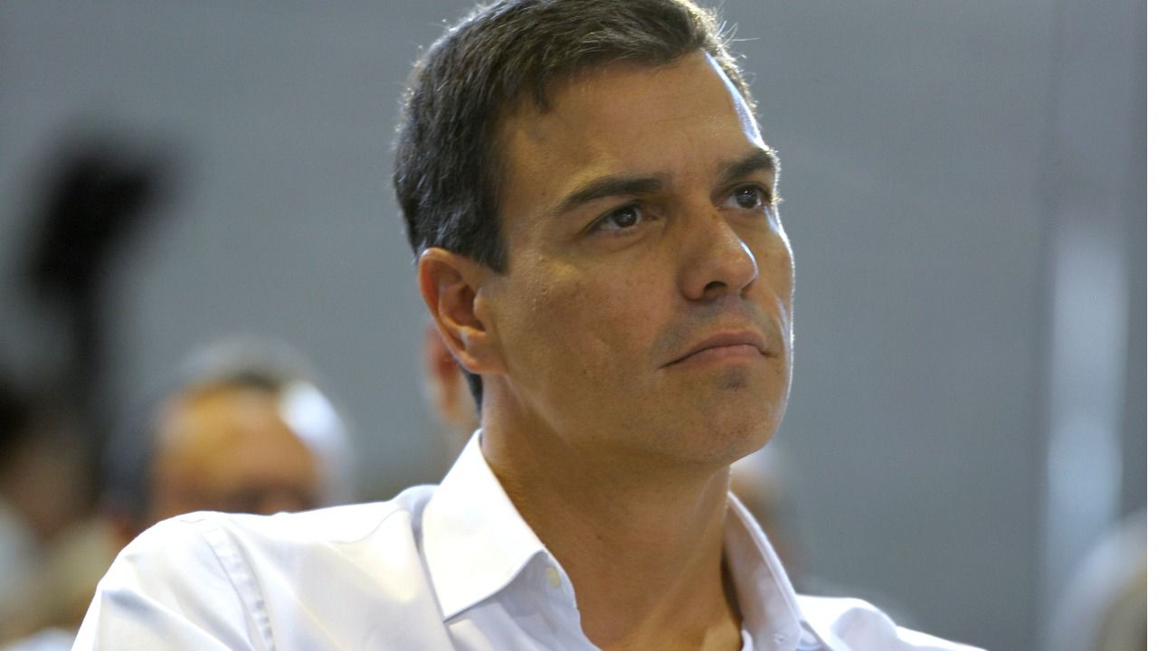 Pedro Sánchez sostiene que la dimisión de Moix llega "tarde y mal"