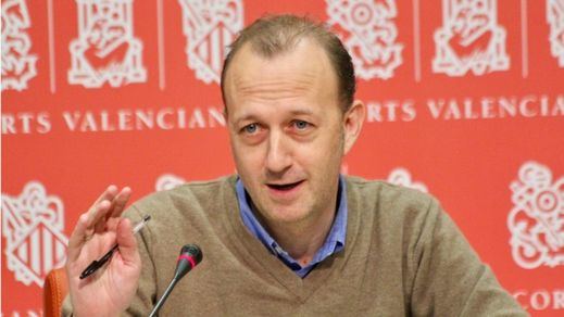 El ex portavoz valenciano de Ciudadanos rechaza dejar su acta en contra de la opinión de la dirección