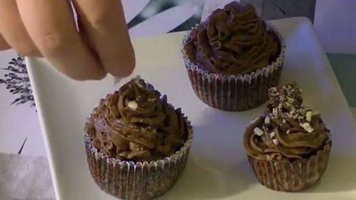 ¡Cupcakes de chocolate al microondas en 2 minutos!
