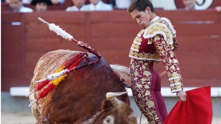 Corrida de la Cultura: otro faenón de Ginés Marín, el torero del futuro... y del presente